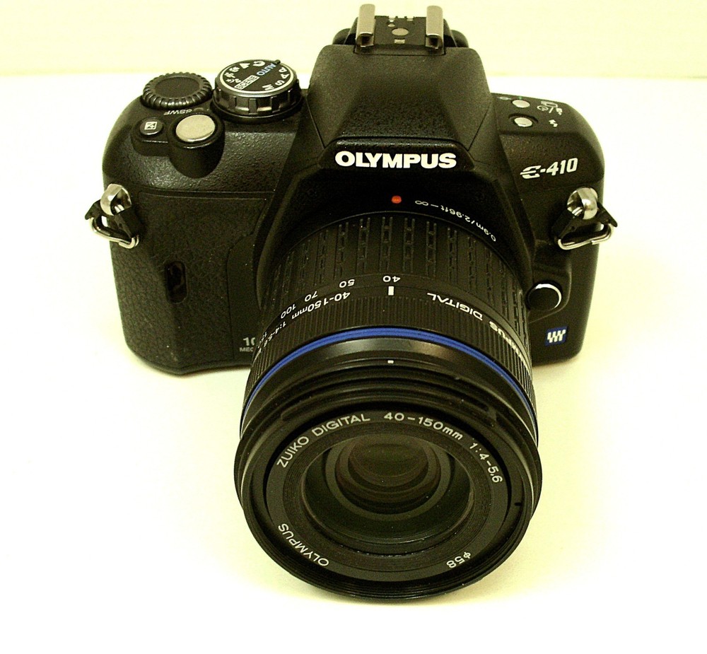 Olympus  EVOLT  E-410 DSLR Low shutter count and Lens - Excellent !!