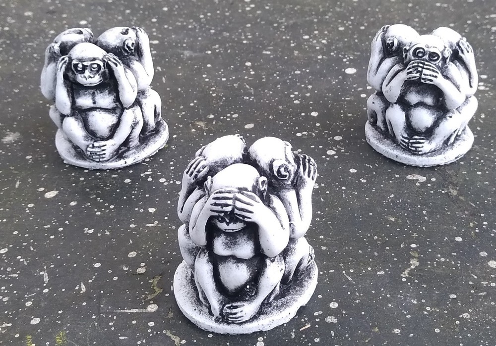 The three monkey decorate the table