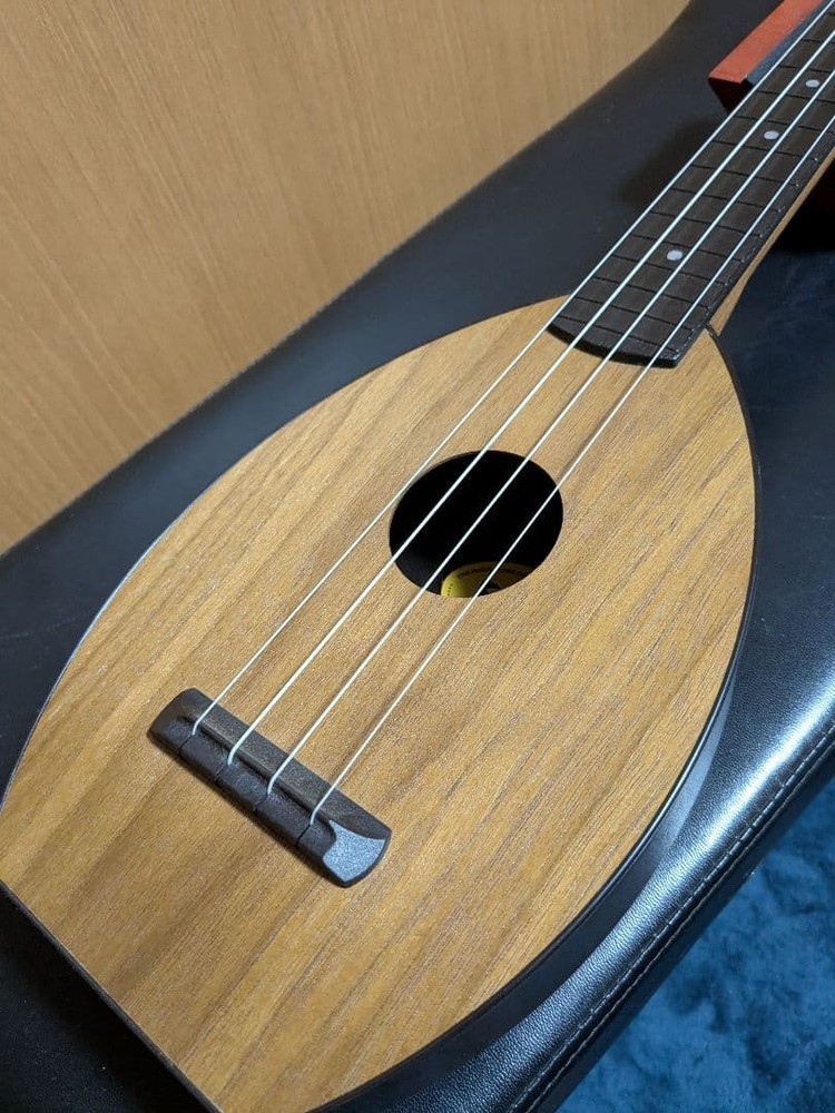 Ukulele Flea concert size rare walnut top no pattern
