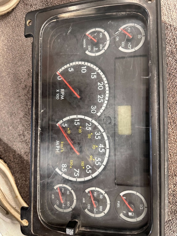 Freightliner VDO Gauge Cluster - Read Description