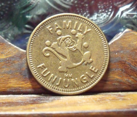 FAMILY FUNJUNGLE ARCADE TOKEN REVERSE GAMES, GAMES ECT.