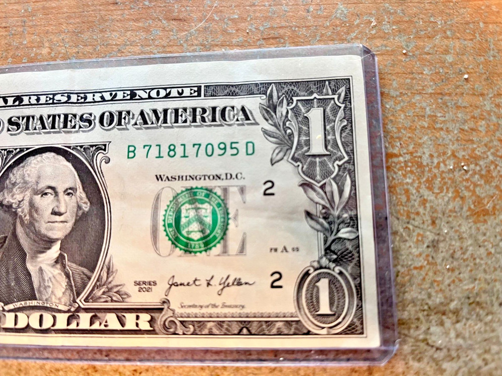 2021 $1 bill (w/ small margins R/SIDE)