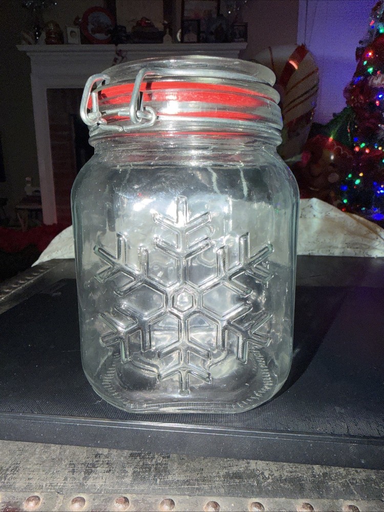 Snowflake Theme Anchor Hocking 38 0z jar glass locking  container