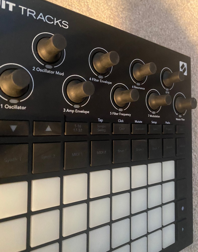 [AMAZING CONDITION] Novation Circuit Tracks MIDI w/Synths/Drums/Sequencer