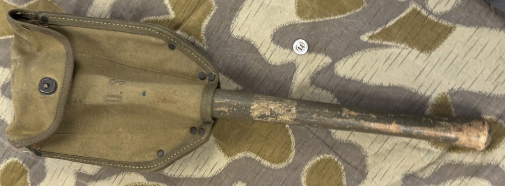 WW2 US Army Entrenching Tool, E-Tool and Cover, b
