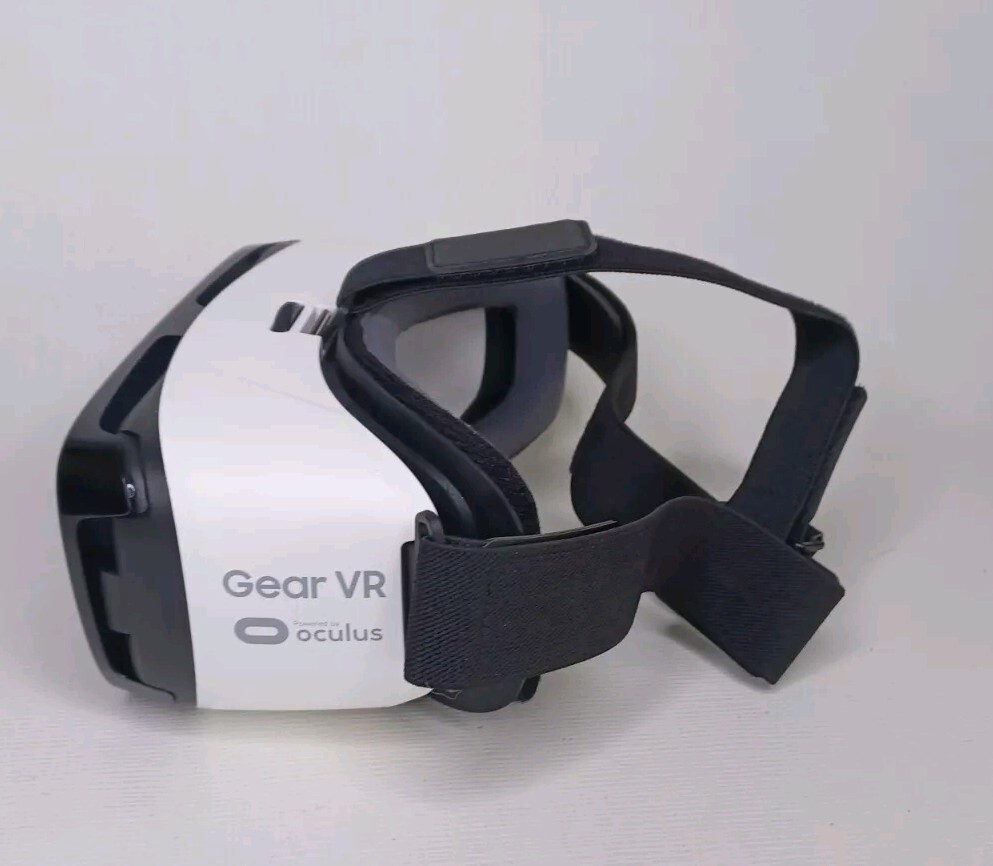 Samsung Gear Smartphone VR Headset Powered By Oculus