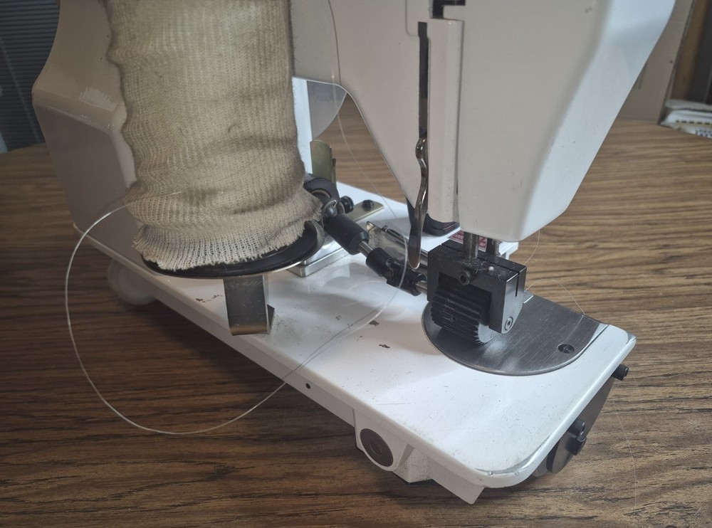 NC N-C CARPET BINDER SEWING MACHINE - MODEL PBS-2A - WORKING