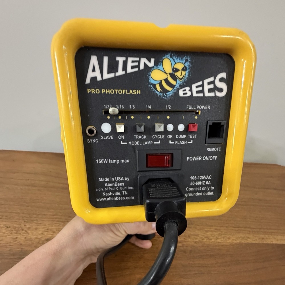Alien Bees B800 STUDIO Light 320WS Studio Flash MONOLIGHT, Reflector, Carrier