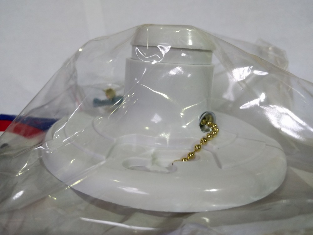 (50 pc) Plastic Keyless Ceiling Lampholder Fixture w/ Pull Chain Contractor Case