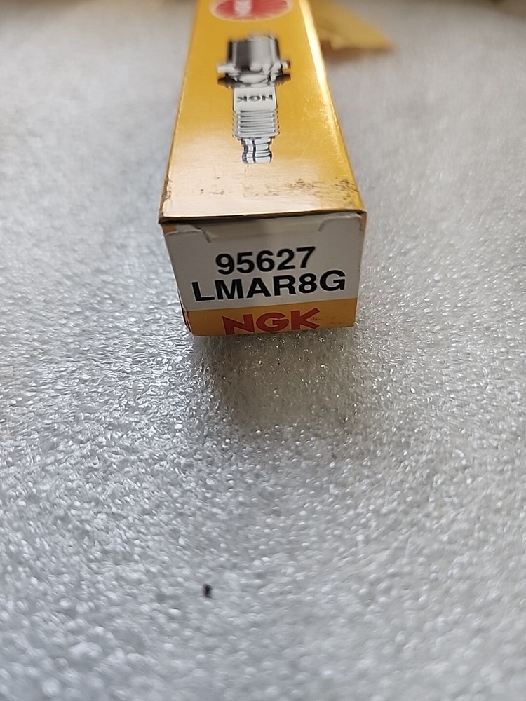 NGK - Standard Spark Plug  (LMAR8G) 95627