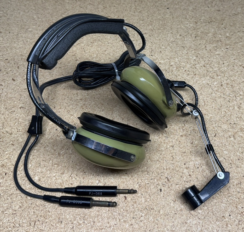 David Clark Co. Inc. Model H10-30 Aviation Headset - Dual Plug