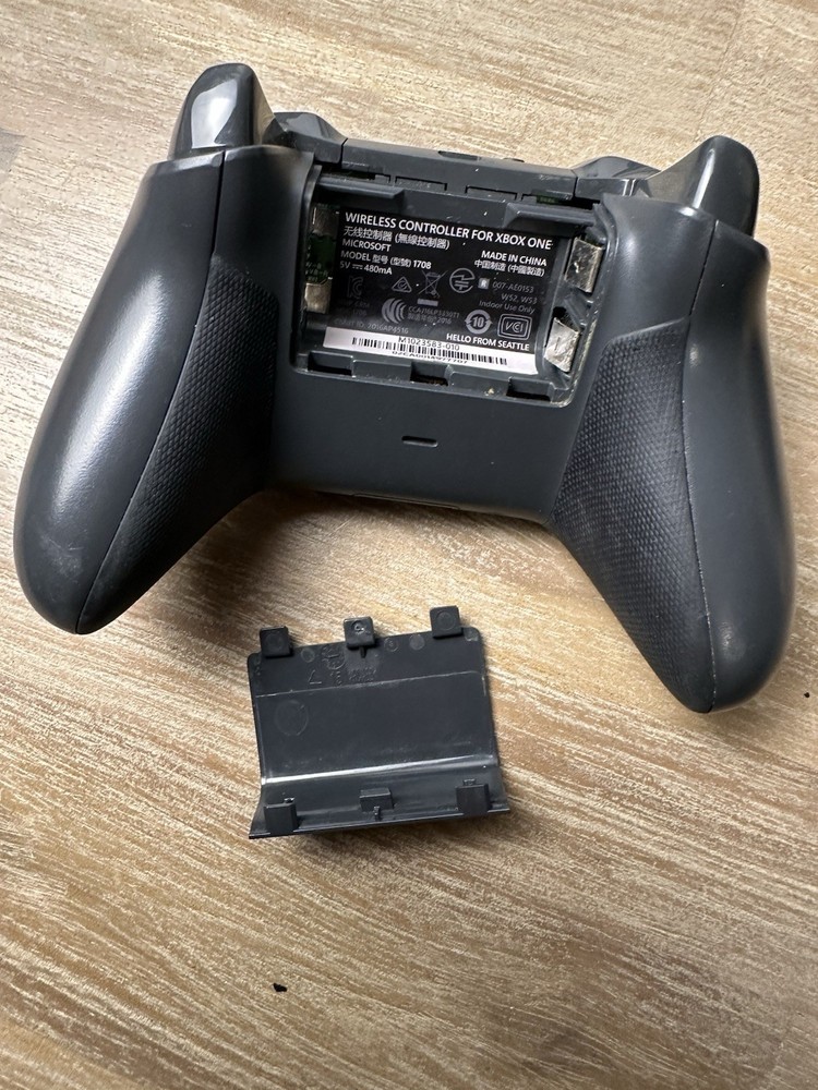 Xbox One S 1TB Console White Bundle 2 Controllers + 4 Games Tested Working