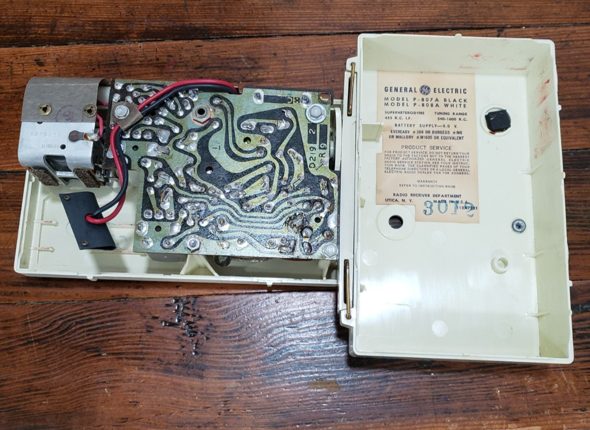 Vintage General Electric P808A Superheterodyne AM Transistor Radio NOT TESTED