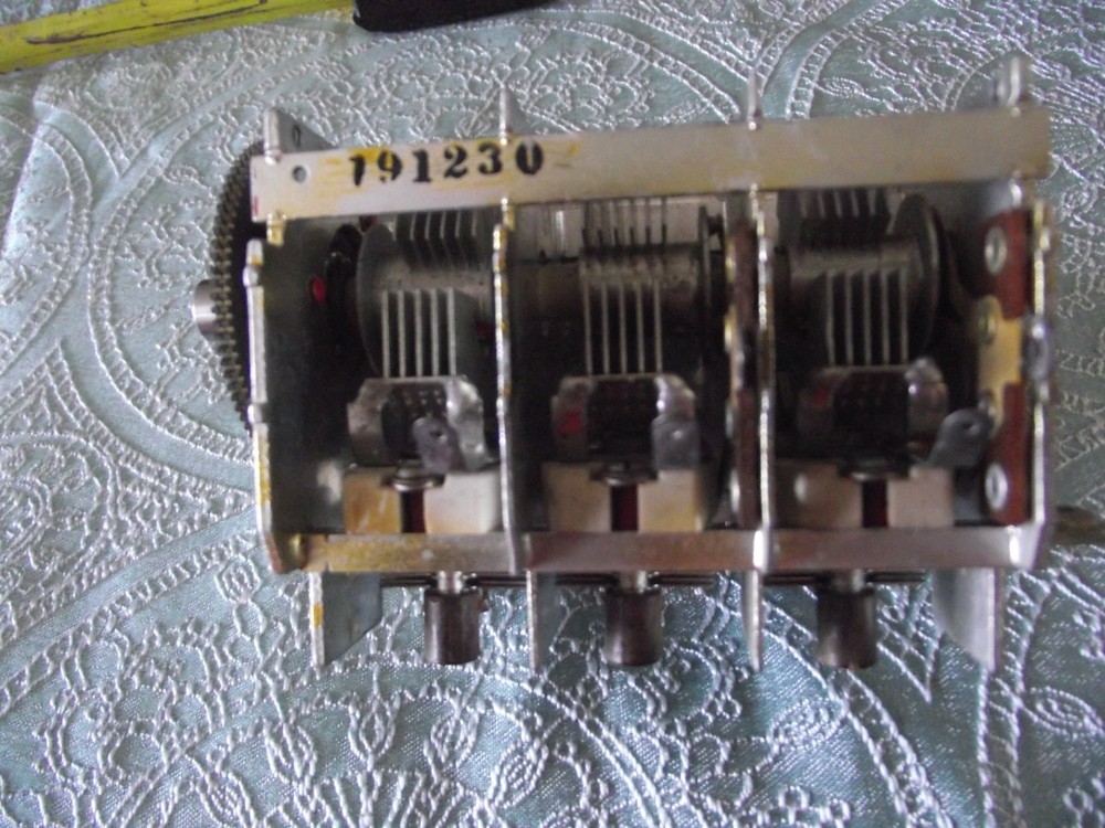 GI CORP 351-1078 VARIABLE CAPACITOR.