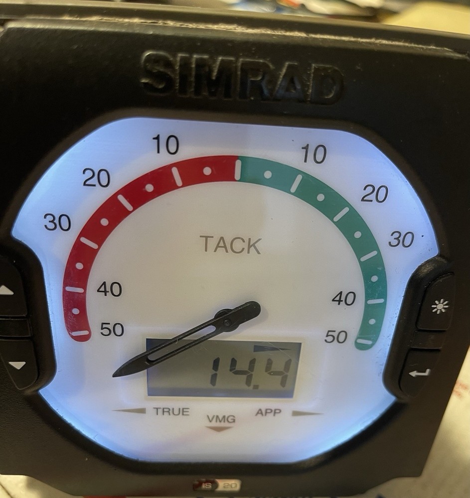 Simrad IS20 Tack Display with cover