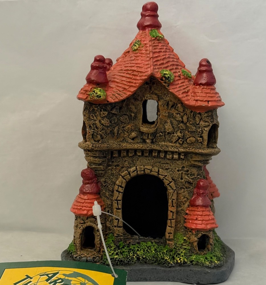 NWT Cottage for tank decoration