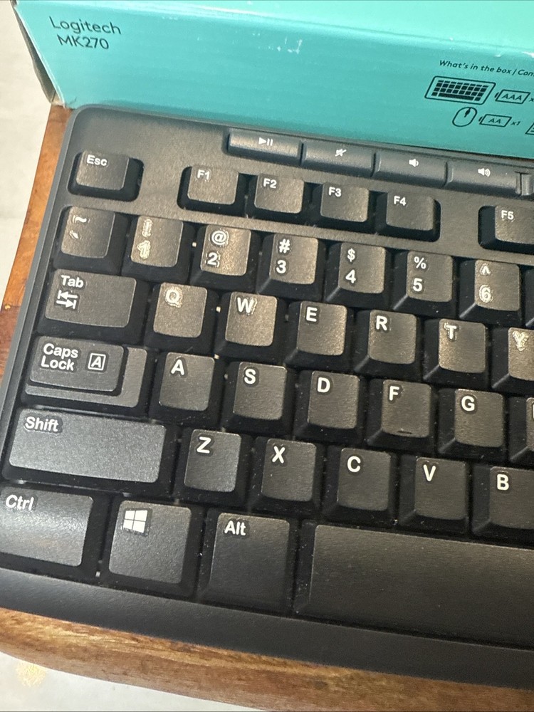 Logitech MK270 Wireless Keyboard & Wireless Mouse Combo