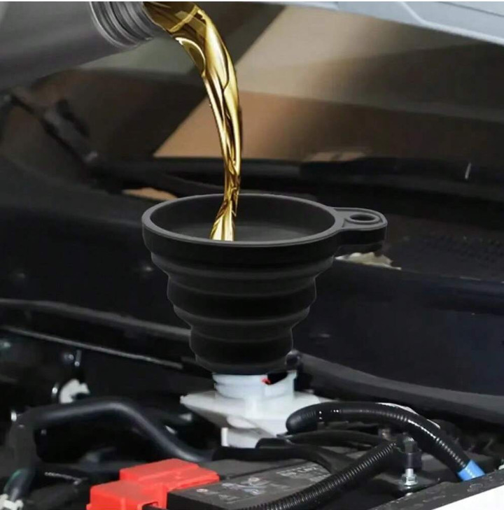 2 pcs Universal Silicone Engine Funnel Foldable Oil & Fluid Transfer Tool