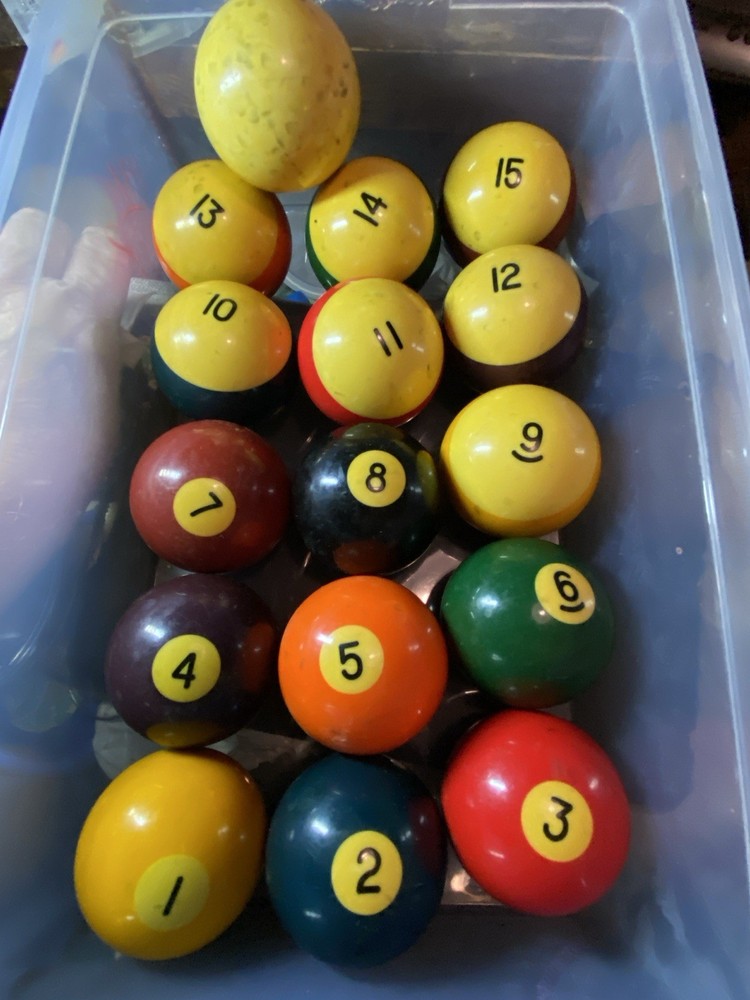 16 Billiards Pool Balls Complete Set Vintage