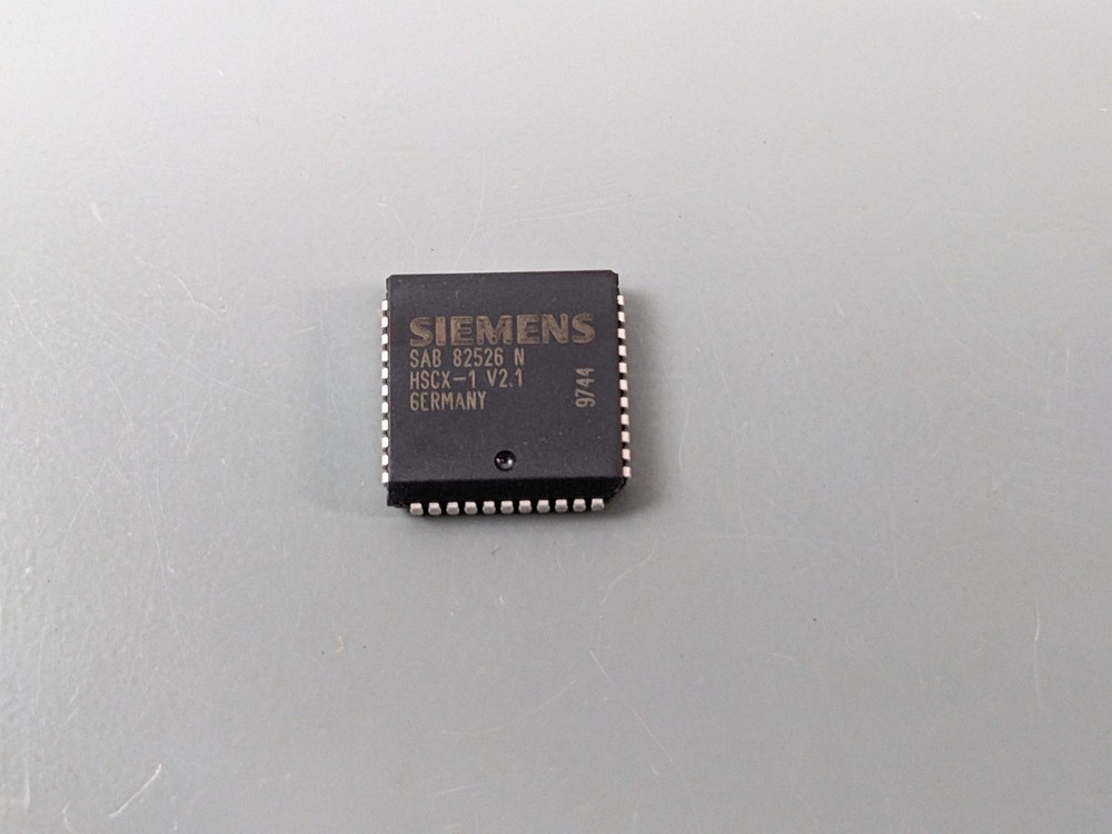 (2) Siemens SAB82526N HDLC Serial Communication Controller ICs, PLCC