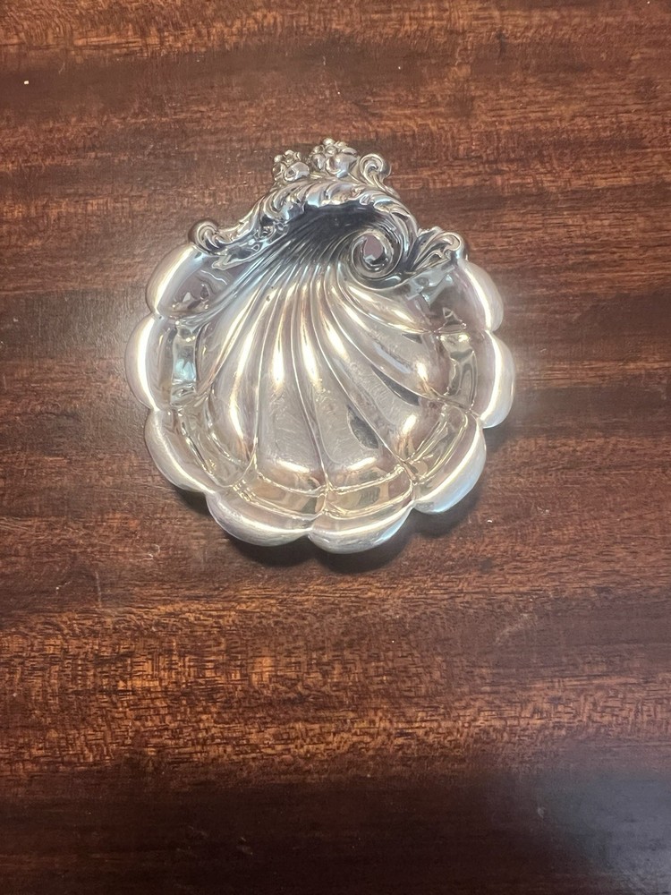 Lunt Sterling Silver Shell  Dish