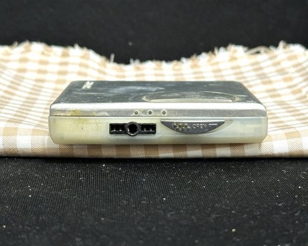 Sharp MD-ST500 MiniDisc Player Silver Portable MD Powers On Junk