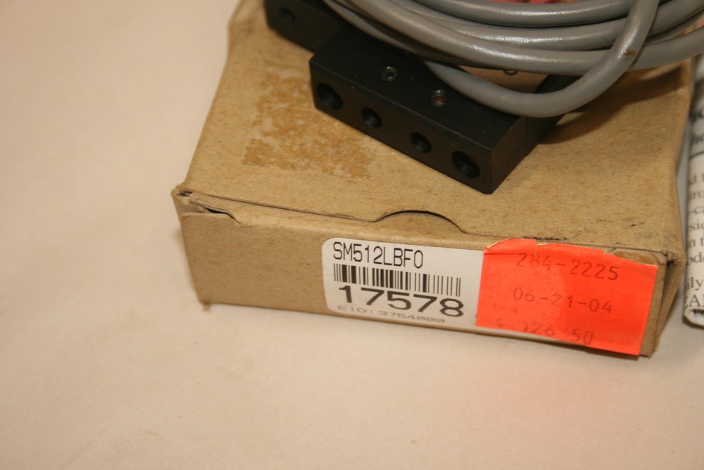 NEW in box Banner SM512LBFO Sensor