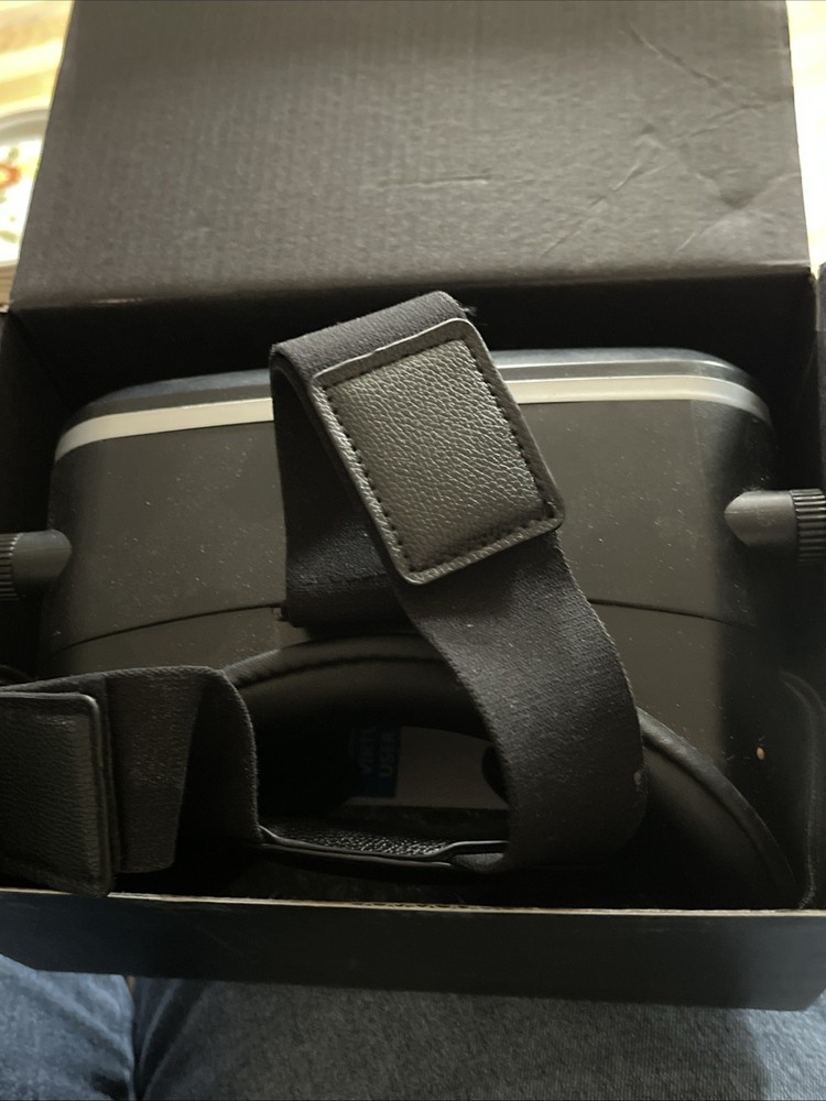 Millennial Vision virtual reality headset designed for smartphones.
