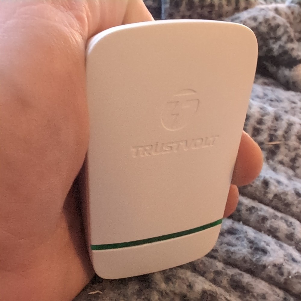 TRUSTVOLT Plug-in Device Miracle Watt SD008 Spike Buster