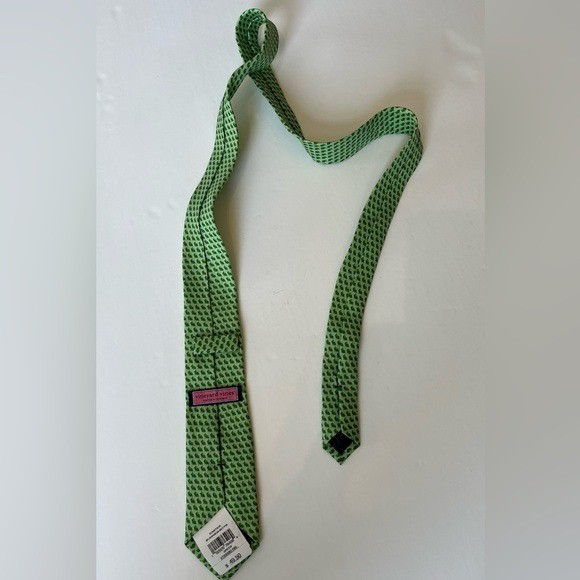 VINEYARD VINES BOYS SILK TIE - ‘EASTER BUNNIES’. GREEN. NEW WITH TAGS