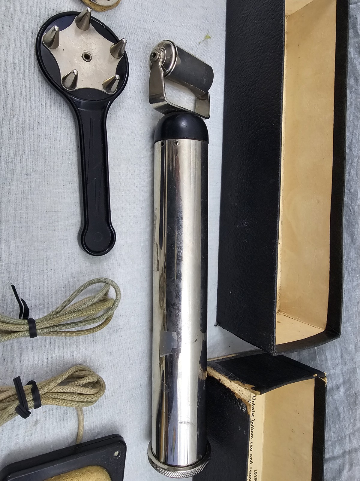 VINTAGE ELECTREAT PAIN RELIEF MASSAGER THERAPY KIT WITH EXTRAS