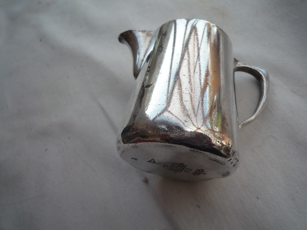 VINTAGE WALKER & HALL SILVER JUG 'ELDON GRILL'