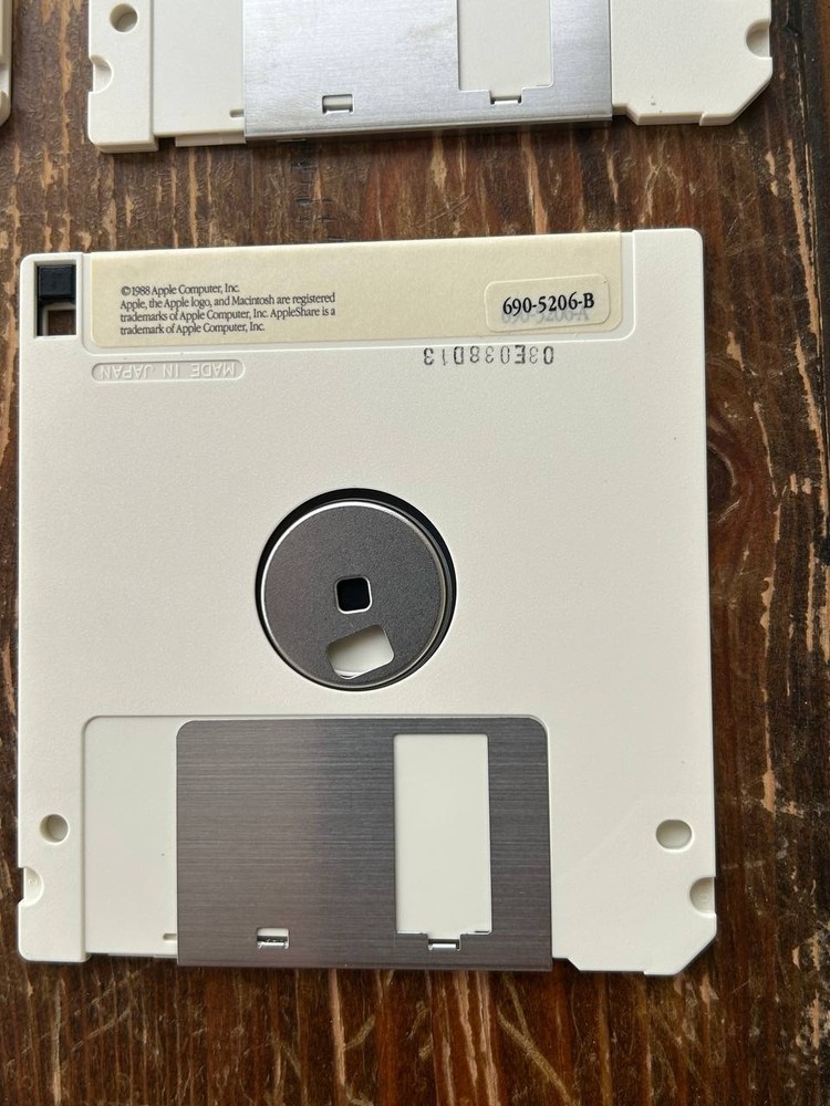 Macintosh AppleShare M0548/B Version 2.01. Vintage Apple software