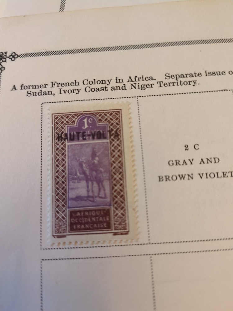 APC Z6436 Upper Volta Uraguay Scott internation pages and 260 stamps