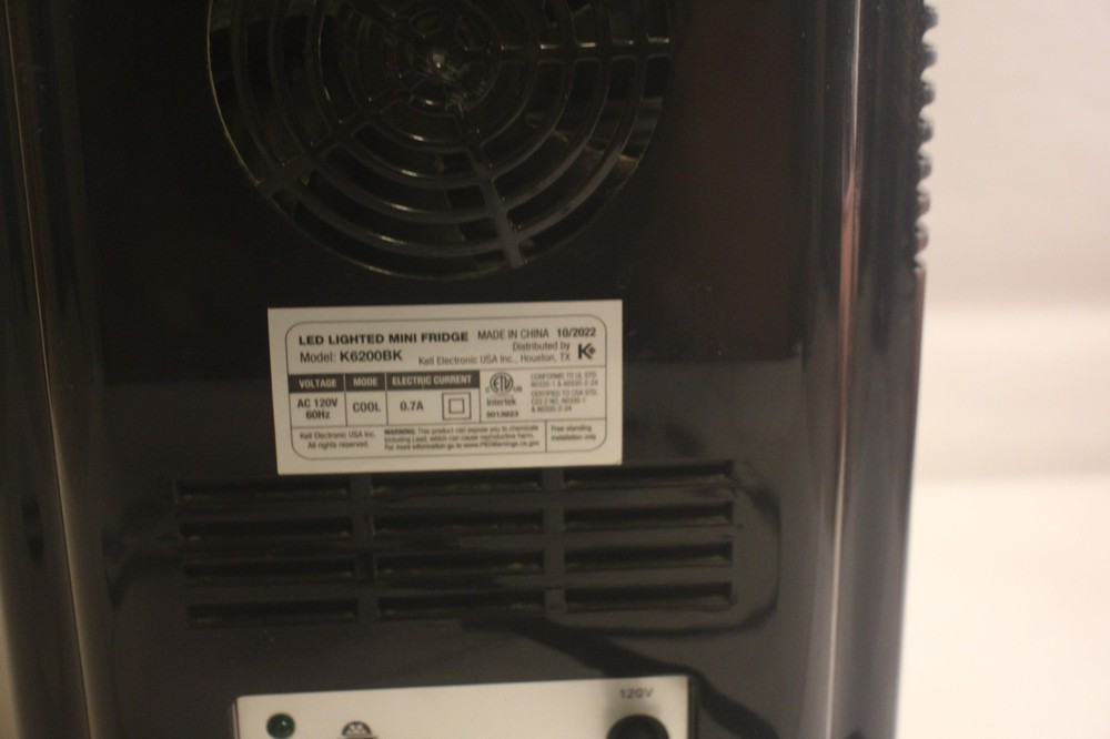 LED Lighted Mini Fridge Beverage Fridge 6L black cold storage