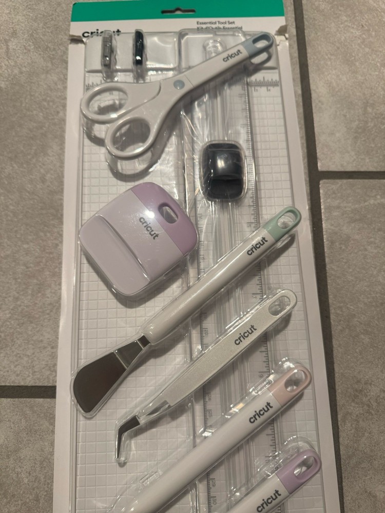 Cricut Essential Tool Set 9 pc