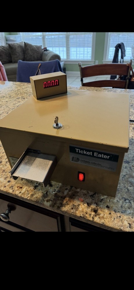 Deltronic Countertop Ticket Eater DL 5000 W/ Riser & 1 Key 100% Working