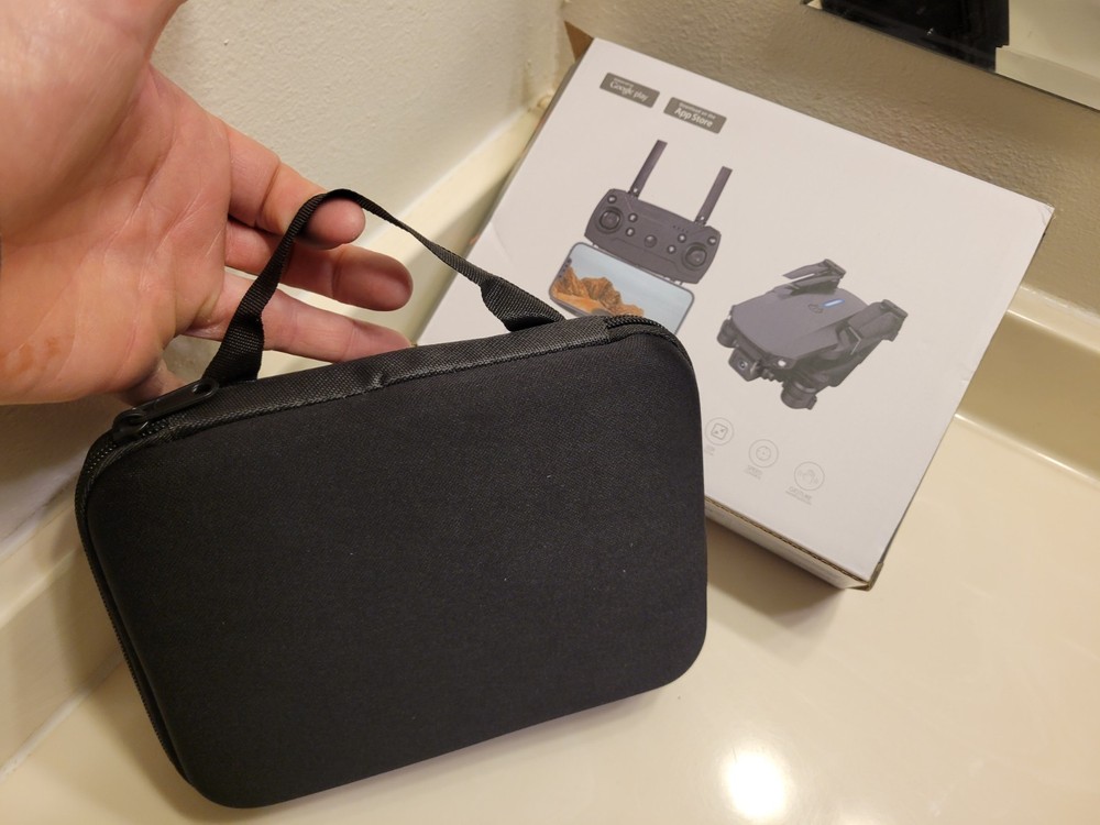 E88 FOLDABLE DRONE w/ STORAGE CASE / FOR AGES 14+ / BRAND NEW!!