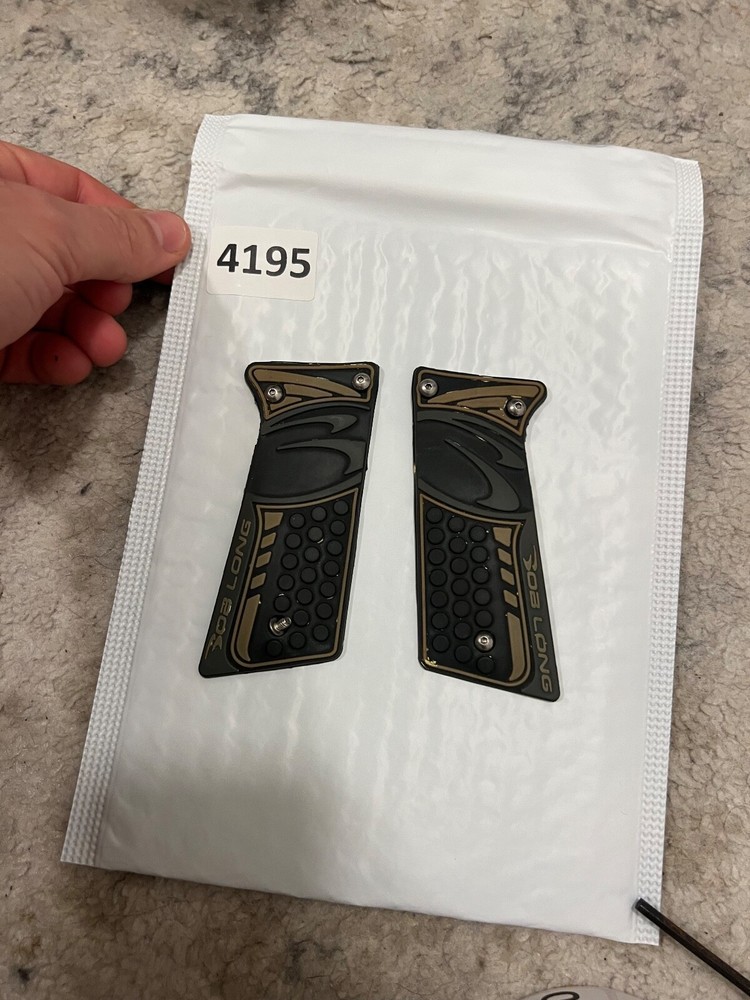 Field One / Bob Long - Grips