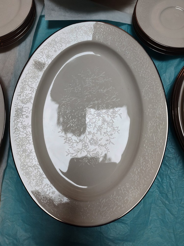 Noritake Porcelain China, Affection Pattern