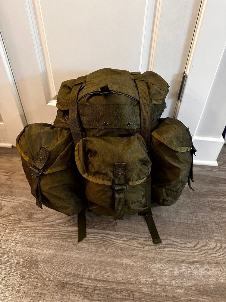 LC-1 Medium Alice Pack WITH Shoulder Straps.
