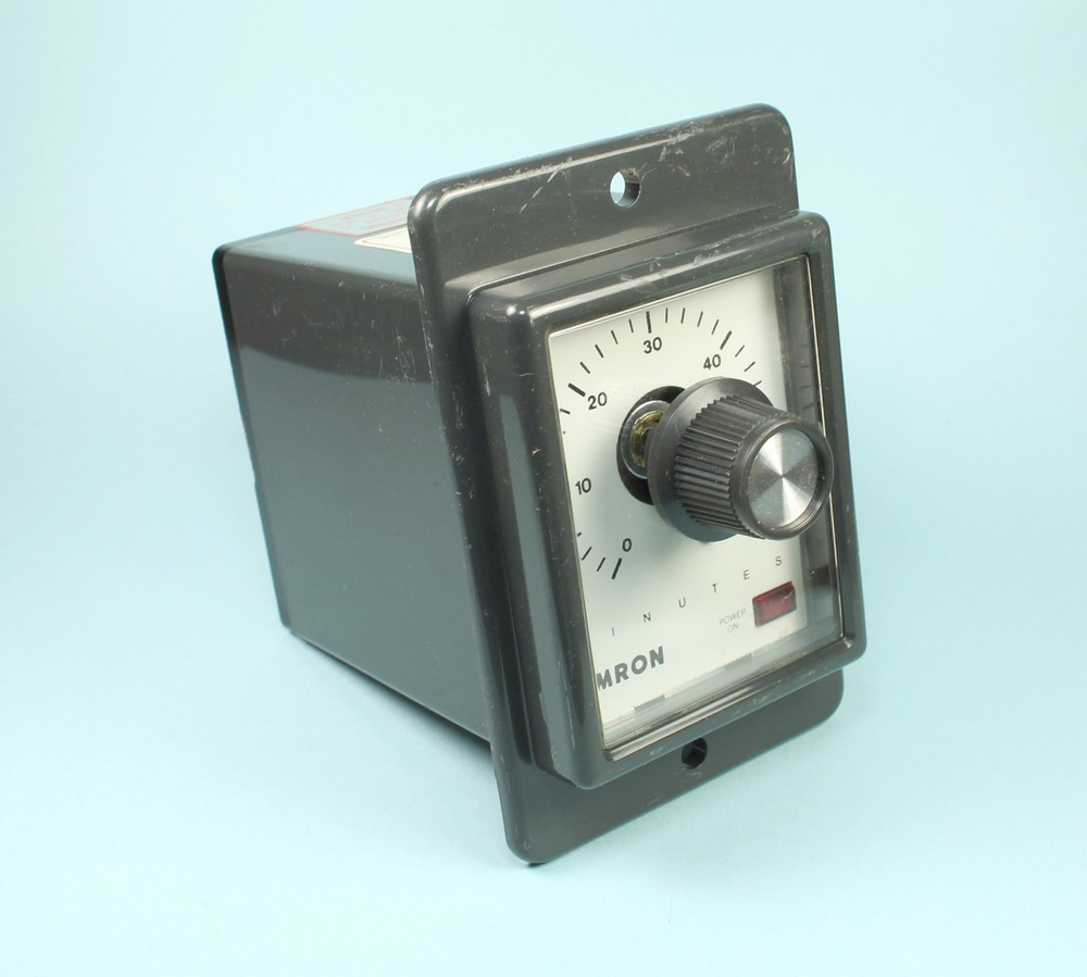 OMRON Adjustable Delay Relay, 0-180 Seconds, Panel Mount, Octal Base 120VAC