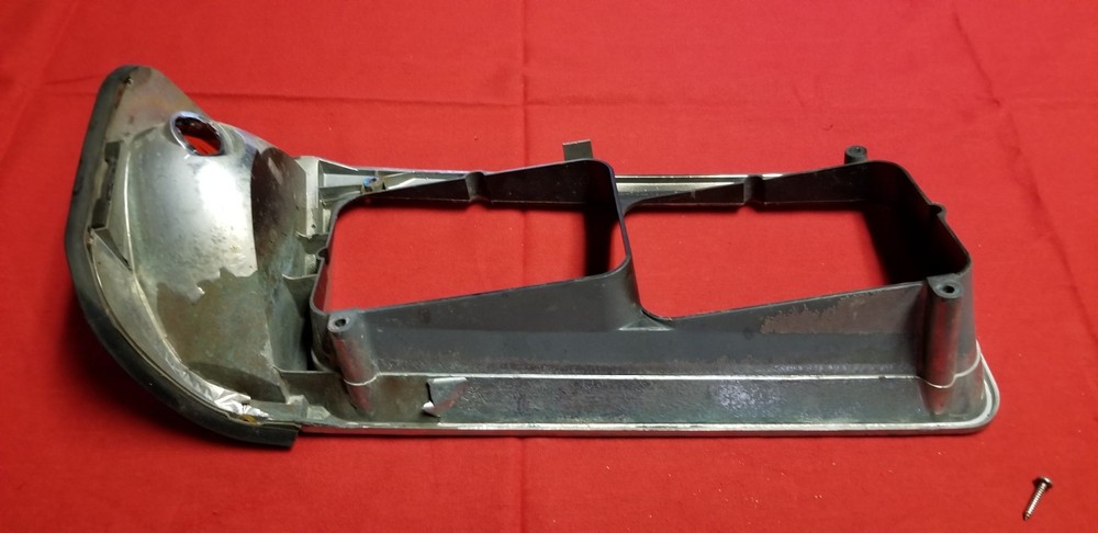 Freightliner FLD Headlight Bezel