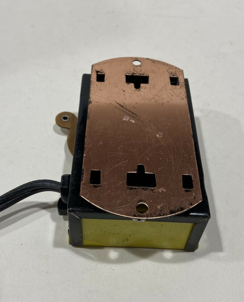 Life-Like Mini Power Pack Transformer Input 120V E31167 ( Yellow / Untested)