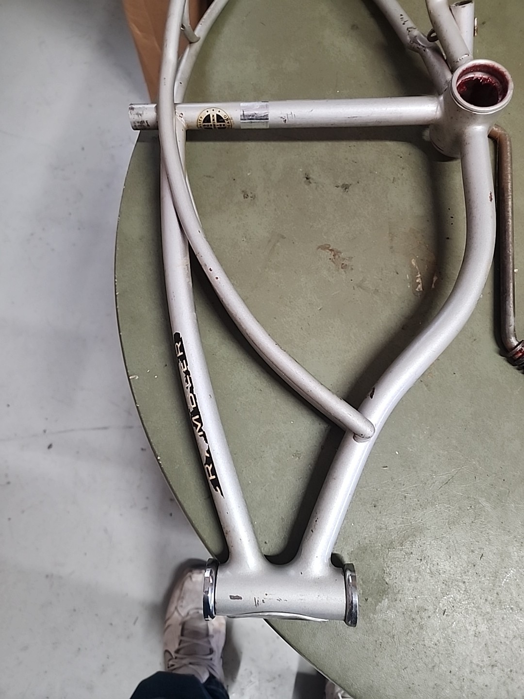 1975 SCHWINN STINGRAY SCRAMBLER BMX 20 INCH SILVER FRAME KICKSTAND HEADBAGE L$$K