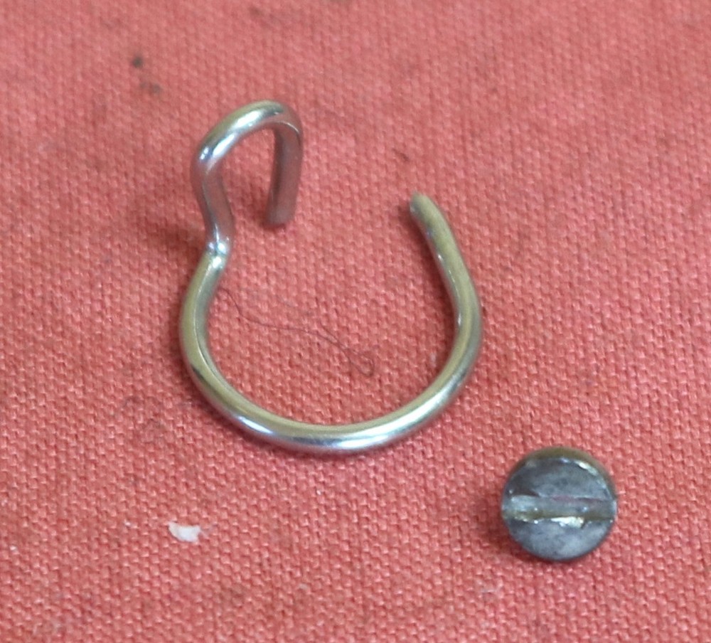 Vintage Singer 66 Thread Guard/Guide with Screw (needle bar)
