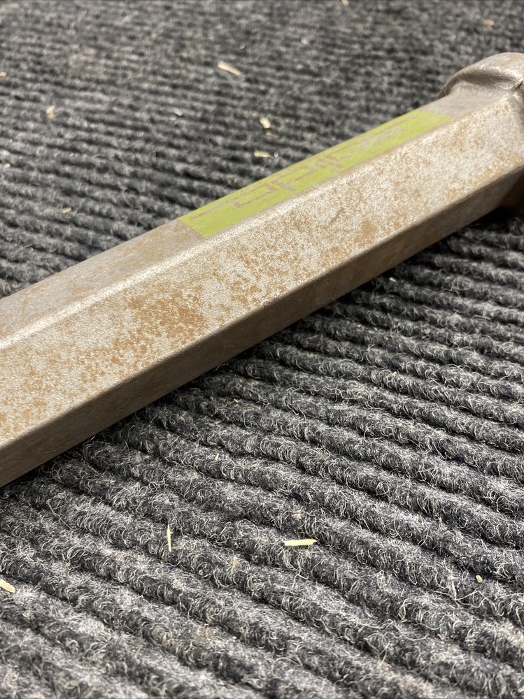 NOS SOLIDA Flat Chisel 1-1/4in Chisel Tip Shank Size 1-1/4in Length 21"