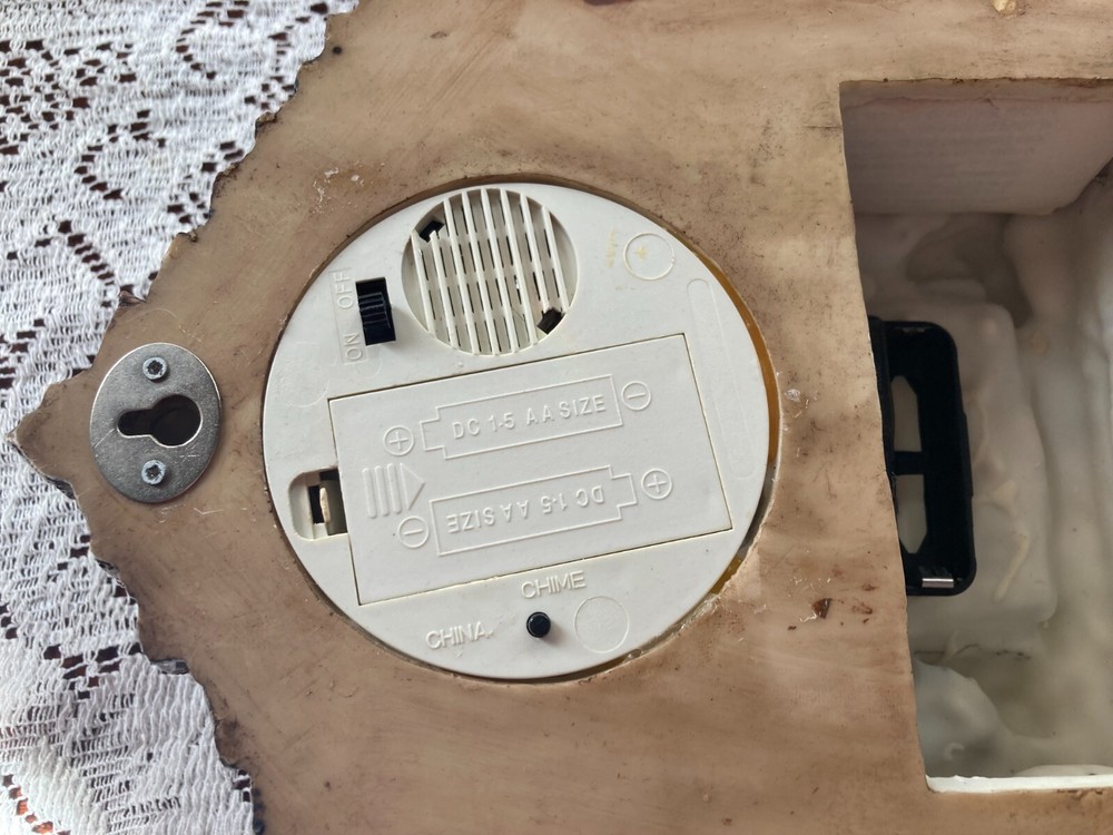 WMG 2005 Rustic FREEDOM Eagle Cuckoo quartz Chime Clock with pinecones