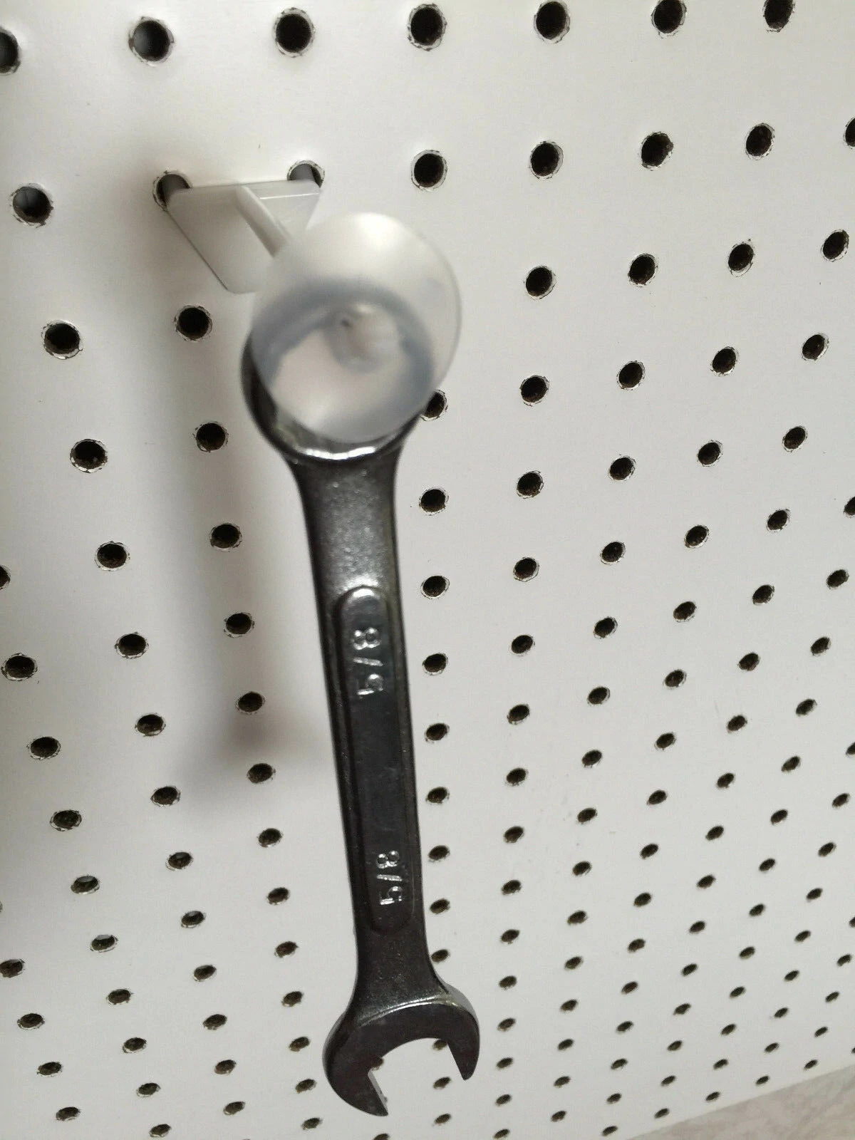 (100 Pack) Pegboard or Slatwall Peg Hook Product Stopper Retainer. 1" Nylon USA