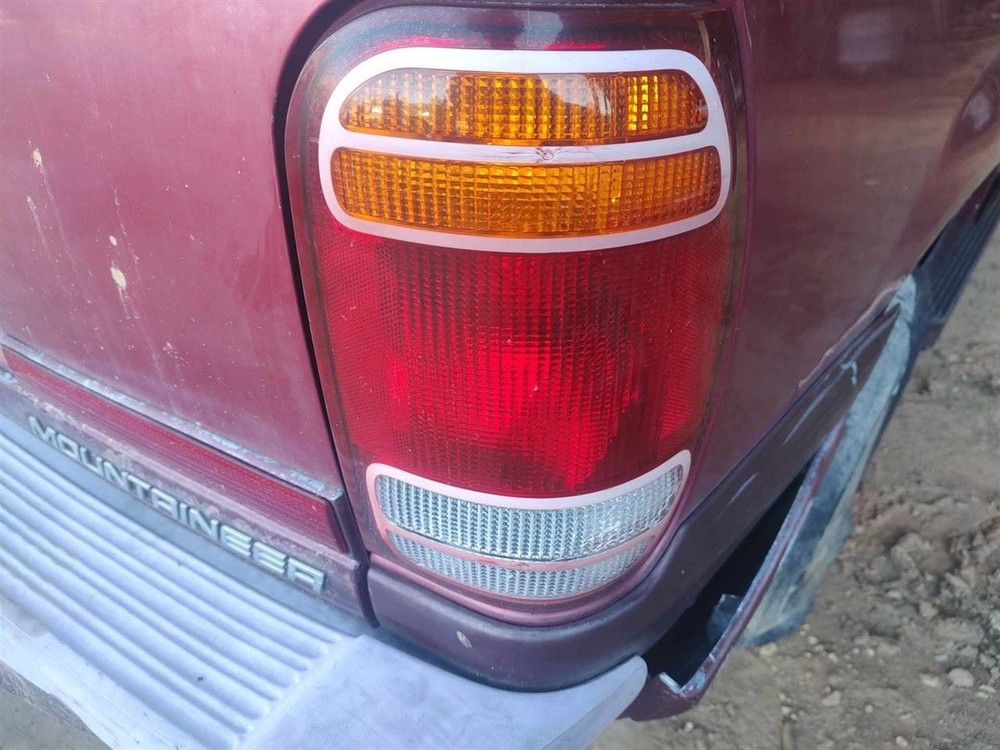 MOUNTNEER 2000 Glove Box 18925